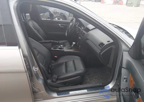 2009 Mercedes-Benz C 300 Luxury 4Matic/Sport 4Matic z USA, uszkodzony, nr VIN WDDGF81X89F278085